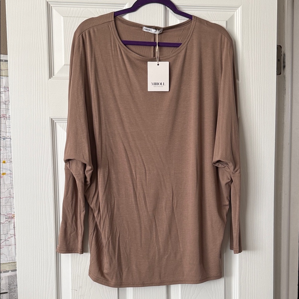 Medium Women's Long Sleeve Top in Tan